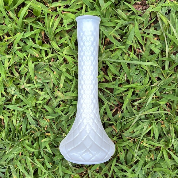 Hoosier Milk Glass #4092 Quilted Diamond Pattern Vintage Flower Bud Vase - Picture 4 of 9